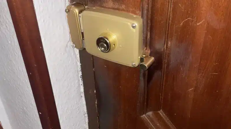 Cerrajeros en Linares realizan el despuesde un servicio de cambio de Cerradura