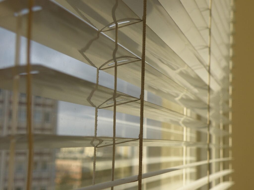 venetian blind, window, blinds-930187.jpg